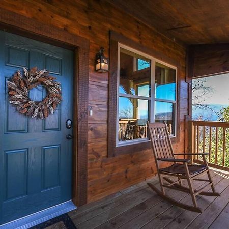 Walnut Ridge Cabin. Sleeps 7-11! Hot Tub, Pool Table, Minutes To Downtown Gatlinburg! Exterior foto