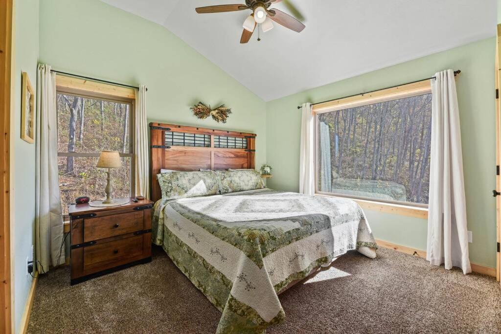Walnut Ridge Cabin. Sleeps 7-11! Hot Tub, Pool Table, Minutes To Downtown Gatlinburg! Exterior foto